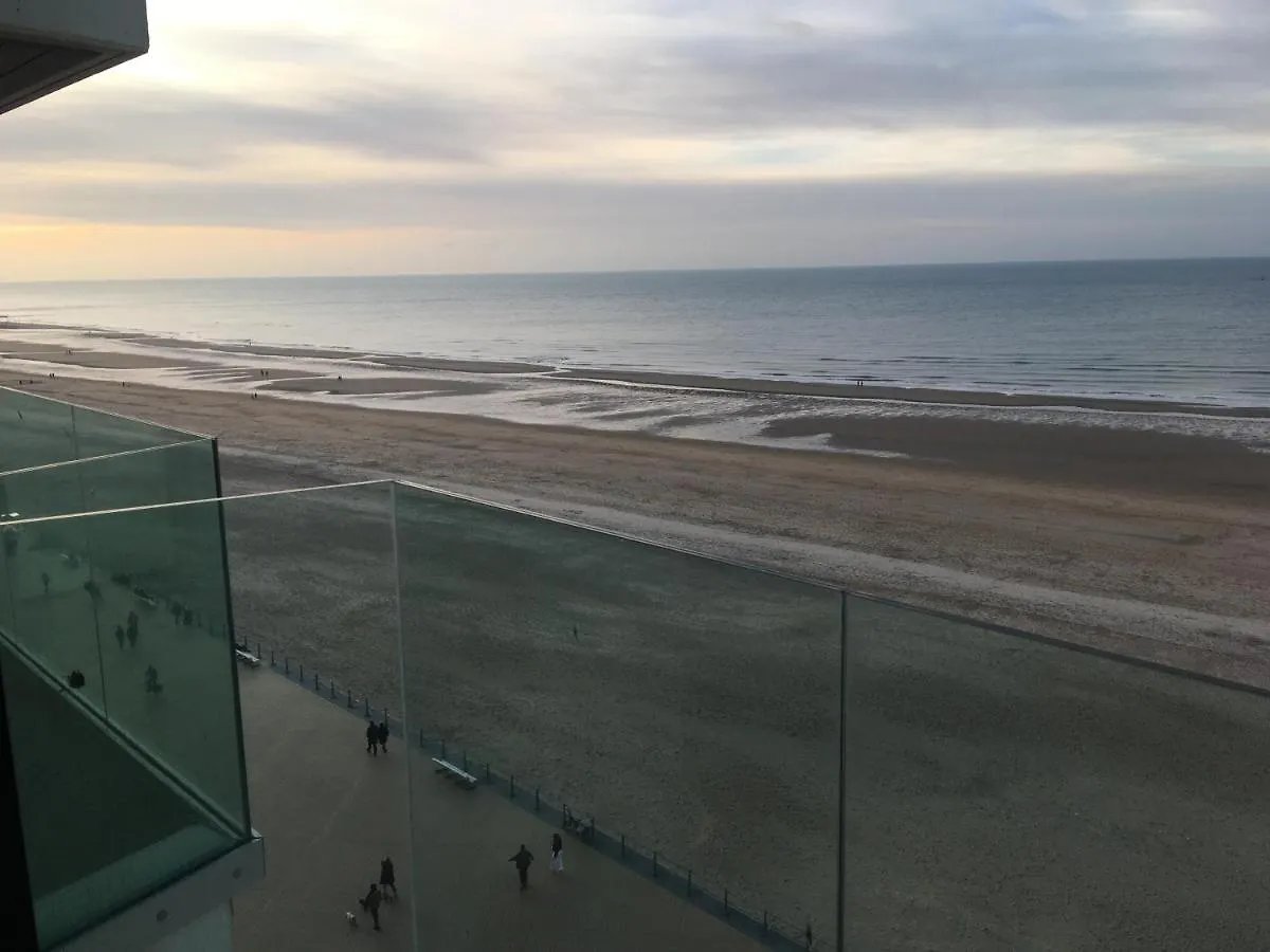 Prachtige Studio Met Frontaal Zeezicht En Terras 4 Pers. Oostende Belçika