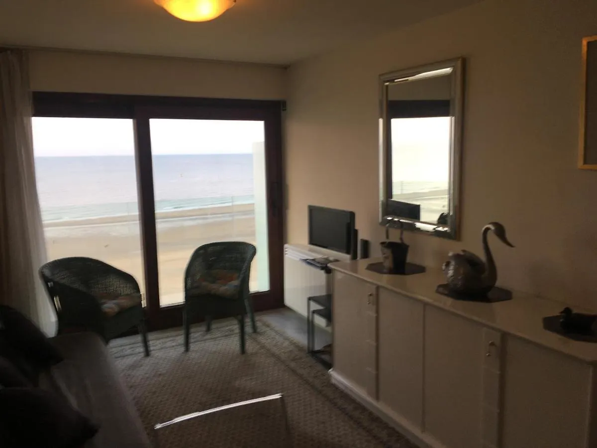 Daire Prachtige Studio Met Frontaal Zeezicht En Terras 4 Pers. Oostende Belçika